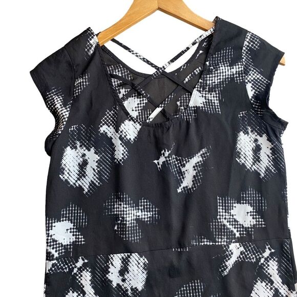 Urban Outfitters‎ Silence and Noise Black Abstract Mini Dress Criss Cross Back S - Picture 3 of 5